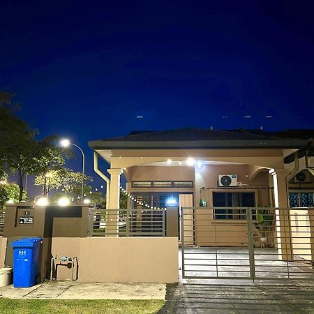 Quayside Cove Homestay - Corner House, Shah Alam Rimbayu Netflix Syok Tv Bbq Kültér fotó